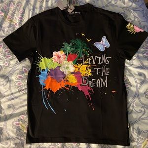 🦋🌸LIVING THE DREAM T-SHIRT🌸🦋  NWT